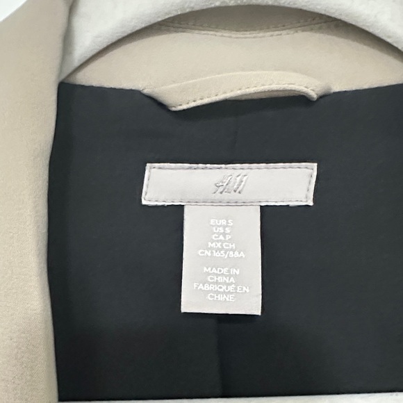 H&M Beige oversized Blazer with Black Lining - Picture 3 of 6